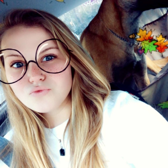 Meet your Posher, Jami - Picture 2 of 2